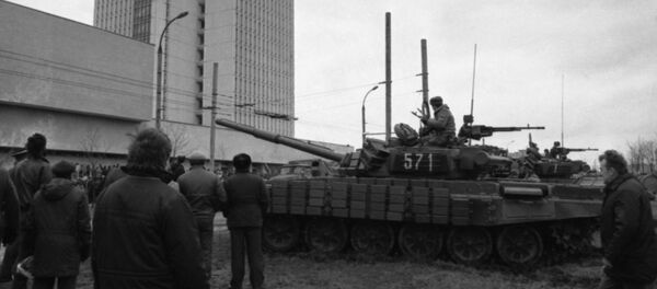 События в Вильнюсе 11— 13 января 1991 года. Десантники у Дома печати. - Sputnik Беларусь
