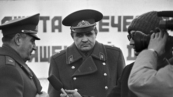 Начальник Вильнюсского гарнизона генерал-майор Владимир Усхопчик в 1991 году - Sputnik Беларусь