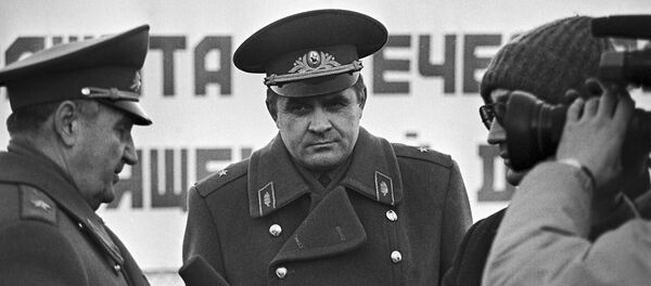 Начальник Вильнюсского гарнизона генерал-майор Владимир Усхопчик в 1991 году - Sputnik Беларусь