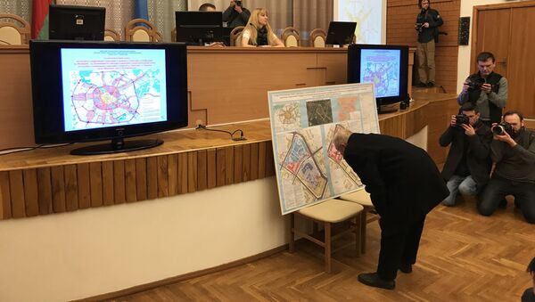 Жители района пристально изучали детальный план и вопросов у них было больше, чем ответов у администрации - Sputnik Беларусь