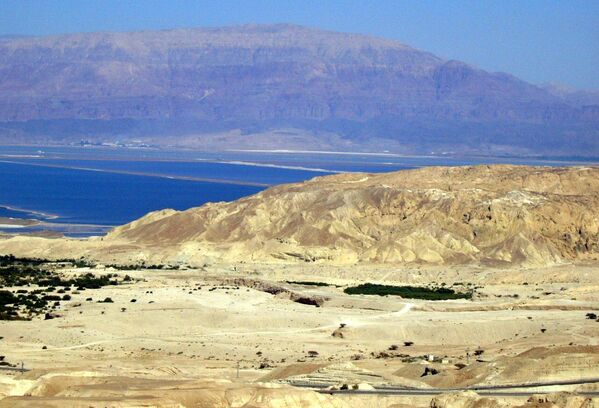 Северная часть горы Содом, Израиль. На заднем плане, за Мертвым морем, видны горы Эдома - Sputnik Беларусь