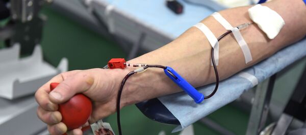 Сдача крови в мобильной станции переливания крови - Sputnik Беларусь