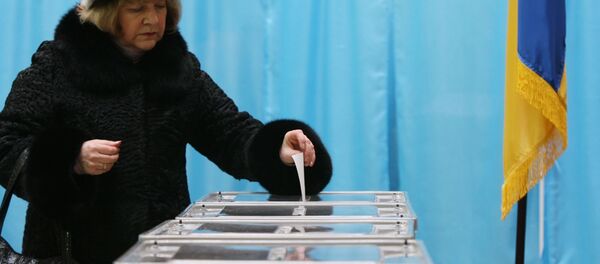 Жительница Киева во время голосования - Sputnik Беларусь