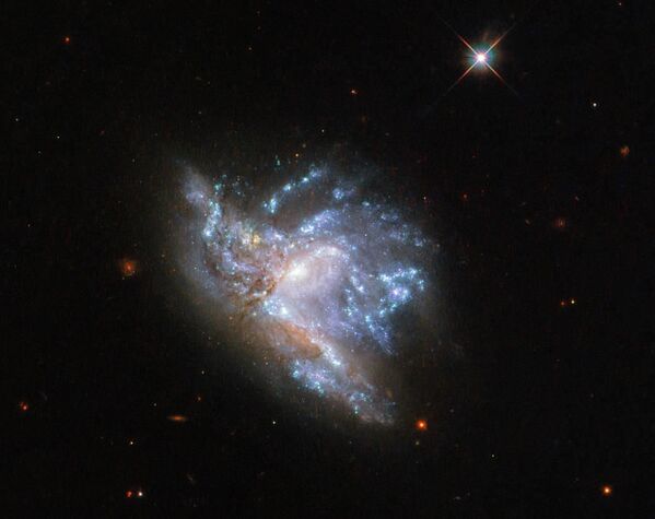 Сталкивающиеся галактики PGC 57039 и PGC 200329  в созвездии Геркулеса - Sputnik Беларусь