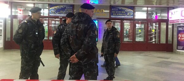 Милицейское оцепление у железнодорожного вокзала в Минске - Sputnik Беларусь