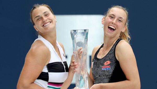 Белорусская теннисистка Арина Соболенко и бельгийка Элизе Мертенс выиграли второй кряду турнир категории WTA Premier Mandatory - Sputnik Беларусь