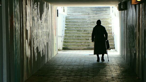 Пожилая женщина в подземном переходе, архивное фото - Sputnik Беларусь