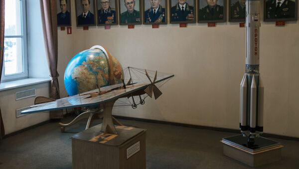Различные экспонаты в одном из помещений Военно-космической академии имени А.Ф. Можайского  - Sputnik Беларусь