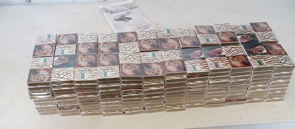 Контрабандные сигареты в белорусской машине - Sputnik Беларусь