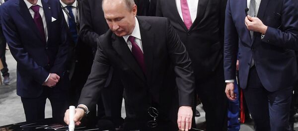Владимир Путин на открытии завода Mercedes Подмосковье Владимир Путин на открытии завода Mercedes Подмосковье - Sputnik Беларусь