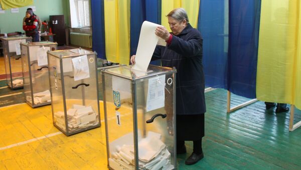 Жители голосуют на украинских президентских выборах - Sputnik Беларусь