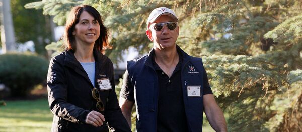 Джефф Безос с супругой - Sputnik Беларусь