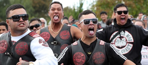 Этническая банда Mongrel Mob исполняет хаку в память о жертвах теракта в Новой Зеландии - Sputnik Беларусь