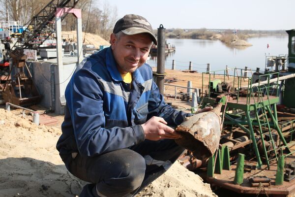 Унікальны тысячагадовы шлем адкапалі на беразе Бярэзіны Унікальны тысячагадовы шлем адкапалі на беразе Бярэзіны - Sputnik Беларусь