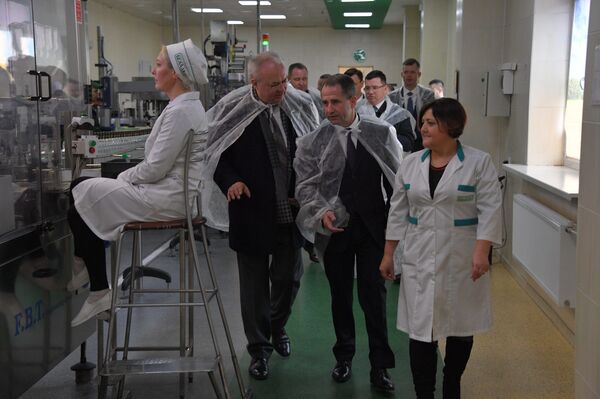 Культурная столица, спасенные ценности и заводы: Михаил Бабич посетил Брест - Sputnik Беларусь