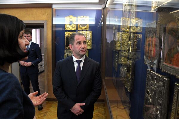 Культурная столица, спасенные ценности и заводы: Михаил Бабич посетил Брест - Sputnik Беларусь