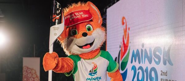 Талісман II Еўрапейскіх гульняў Лесік з факелам Талісман II Еўрапейскіх гульняў Лесік з факелам - Sputnik Беларусь