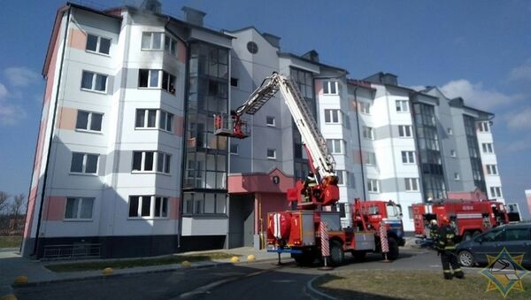 На пожаре в Столбцах спасли женщину и троих детей - Sputnik Беларусь