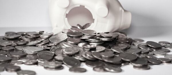 Разбитая копилка с монетами - Sputnik Беларусь