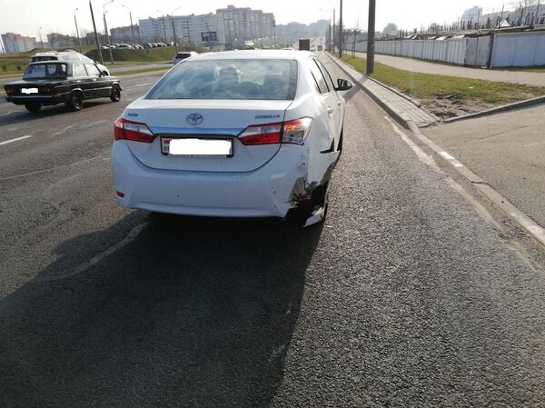 Отвлекся на телефон: водитель совершил ДТП и врезался в бетонный забор - Sputnik Беларусь