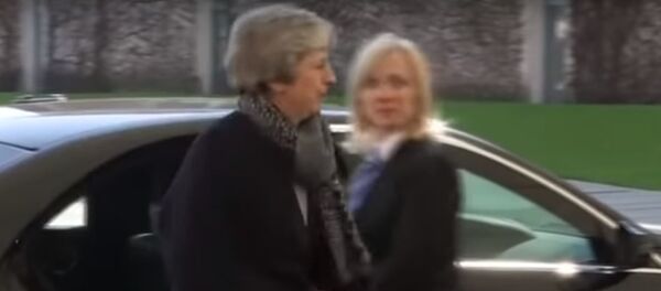 Меркель забыла встретить Мэй в Берлине  - Sputnik Беларусь