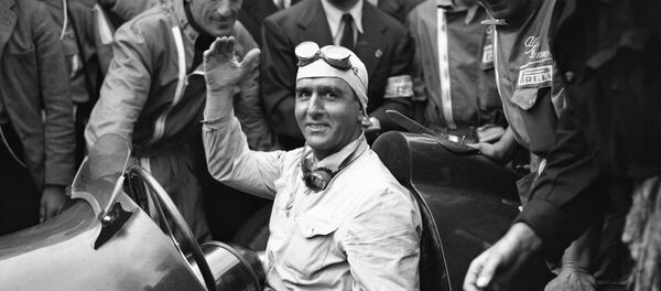 Итальянец Джузеппе Нино Фарина за рулем Alfa Romeo - Sputnik Беларусь