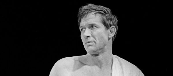 Актёр Геннадий Алексеевич Фролов в сцне из спектакля театра Современник Актёр Геннадий Алексеевич Фролов в сцне из спектакля театра Современник - Sputnik Беларусь