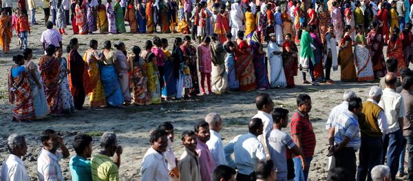 Во время первого этапа всеобщих выборов в округе Алипурдуар в индийском штате Западная Бенгалия - Sputnik Беларусь