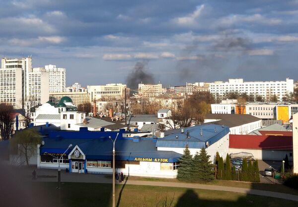 Машина горела на проспекте Машерова в Минске - Sputnik Беларусь