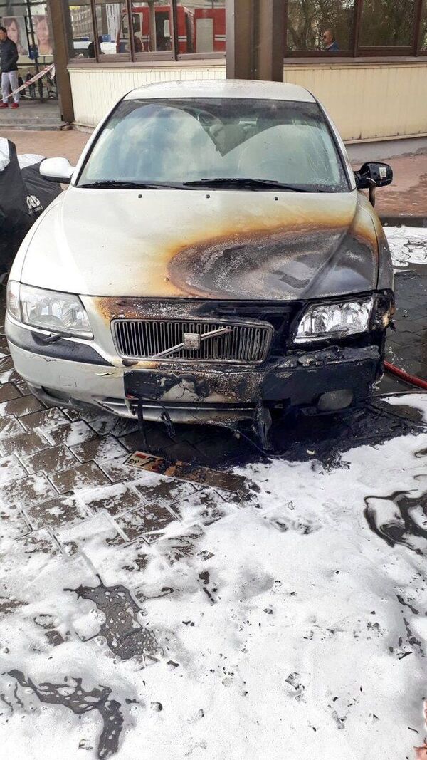 Машина горела на проспекте Машерова в Минске - Sputnik Беларусь