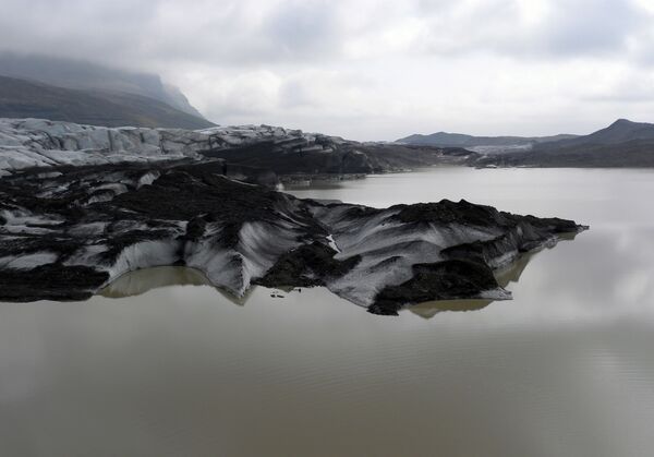 Крупнейший ледник Исландии Ватнайёкюдль — тоже Национальный парк. Именно здесь, в Землях за Стеной, обитают Иные в Игре престолов. - Sputnik Беларусь
