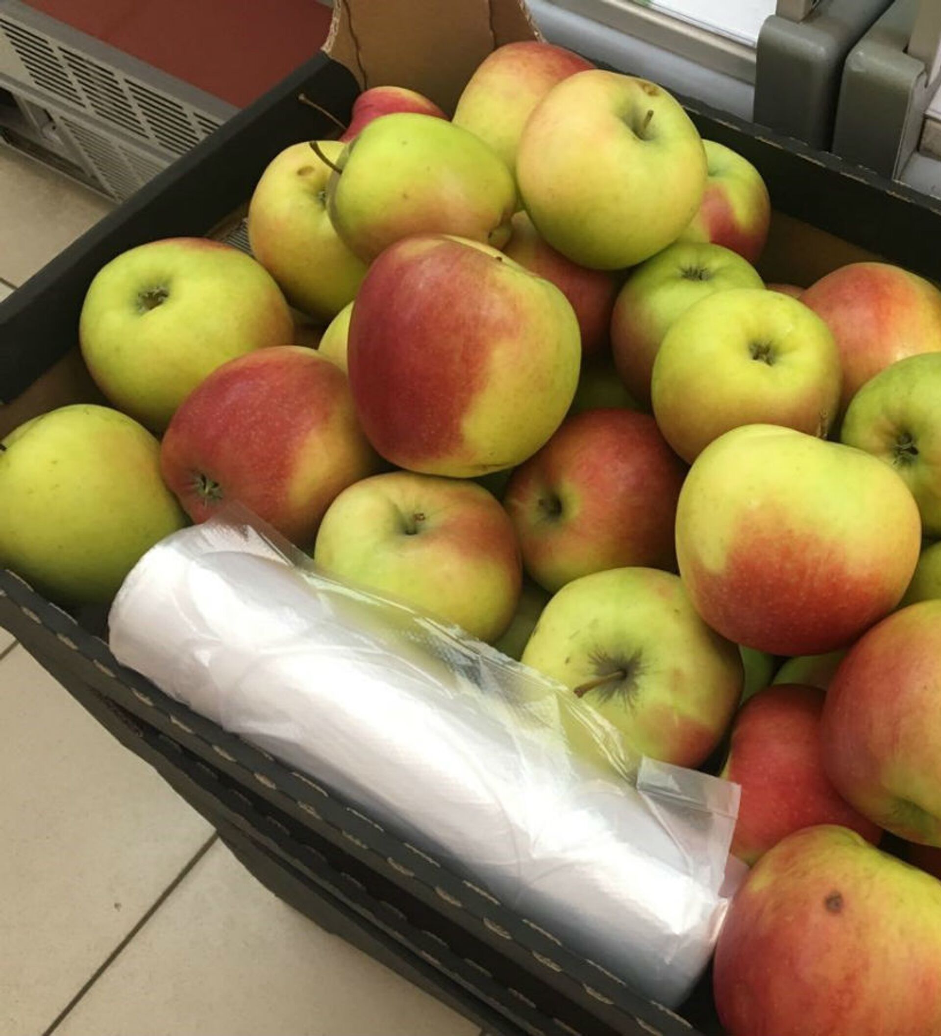 Белорусское сладкое купить. Яблоки новый урожай. Запчасть яблоко. Яблоко новый урожай 55 Белоруссия. Apple Беларусь.