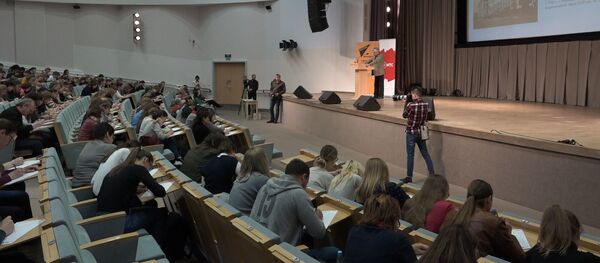 Белорусы в четвертый раз приняли участие в международной образовательной акции Тотальный диктант Белорусы в четвертый раз приняли участие в международной образовательной акции Тотальный диктант - Sputnik Беларусь