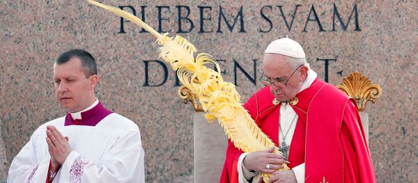 Понтифик отслужил праздничную мессу в Пальмовое воскресенье Понтифик отслужил праздничную мессу в Пальмовое воскресенье - Sputnik Беларусь