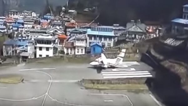 Опубликованы кадры столкновения самолета с вертолетом в Непале - Sputnik Беларусь