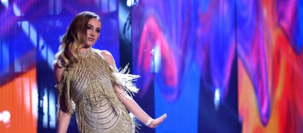 Телеведущая, певица Ольга Бузова выступает на музыкальной премии - Sputnik Беларусь