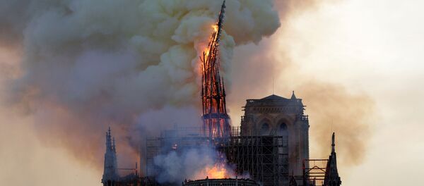 Пожар в соборе Нотр-Дам-де-Пари в Приже, Франция Пожар в соборе Нотр-Дам-де-Пари в Приже, Франция - Sputnik Беларусь