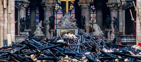 Собор Парижской Богоматери после пожара - Sputnik Беларусь