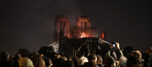 Пожар в Нотр-Даме - Sputnik Беларусь