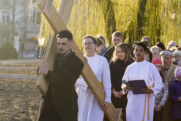 Крестный ход на Золотой Горке: у католиков наступил Пасхальный Тридиум - Sputnik Беларусь