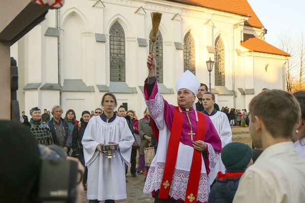 Крестный ход на Золотой Горке: у католиков наступил Пасхальный Тридиум - Sputnik Беларусь