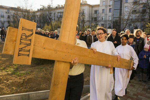 Крестный ход на Золотой Горке: у католиков наступил Пасхальный Тридиум - Sputnik Беларусь