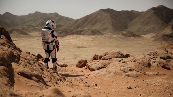 Экскурсовод в скафандре на китайской базе Mars Base 1, расположенной в пустыне Гоби - Sputnik Беларусь