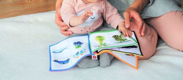 Кто-то занимается с детьми чтением, кто-то - музыкой, но надо учесть, что няня - это не прислуга - Sputnik Беларусь