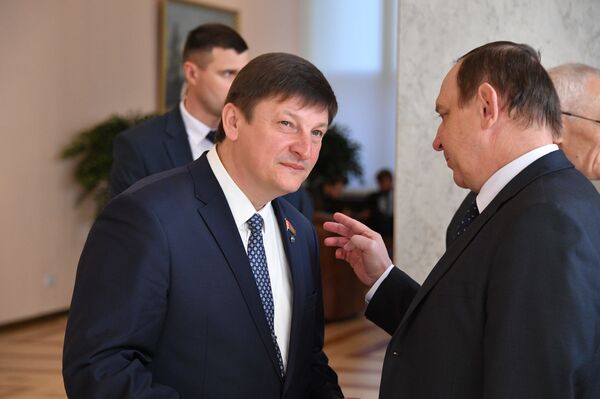 Несколько десятков журналистов будут освещать послание президента парламенту - Sputnik Беларусь