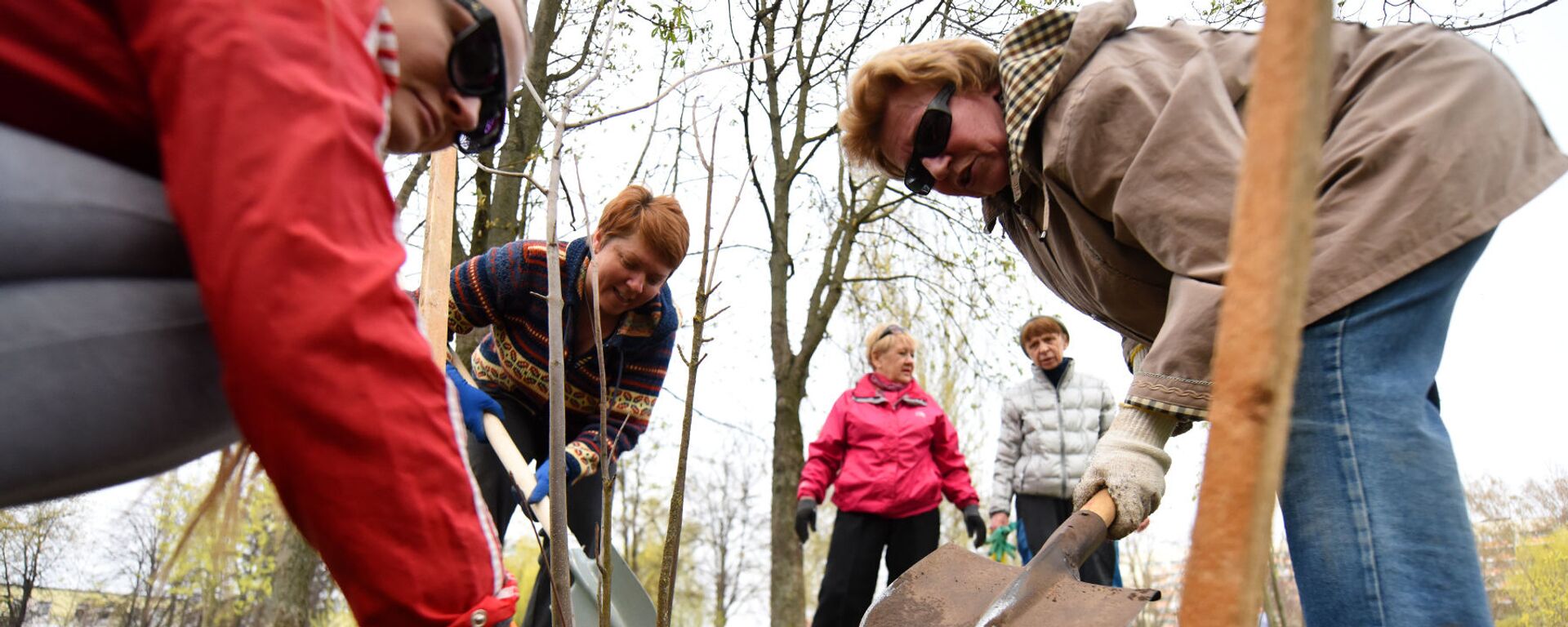 Беларусы на суботніку, архіўнае фота - Sputnik Беларусь, 1920, 04.04.2026
