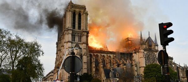 Пожар в соборе Парижской Богоматери - Sputnik Беларусь