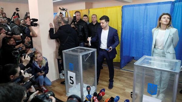 Кандидат в президенты Украины Владимир Зеленский во время второго тура выборов - Sputnik Беларусь