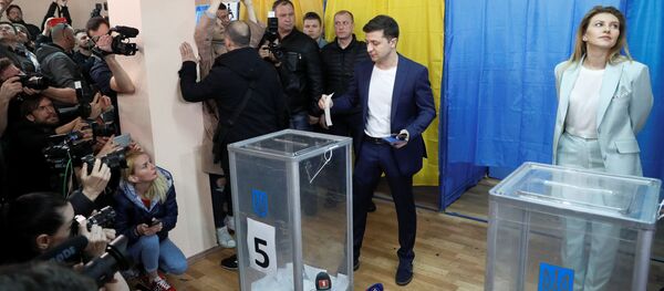 Кандидат в президенты Украины Владимир Зеленский во время второго тура выборов - Sputnik Беларусь