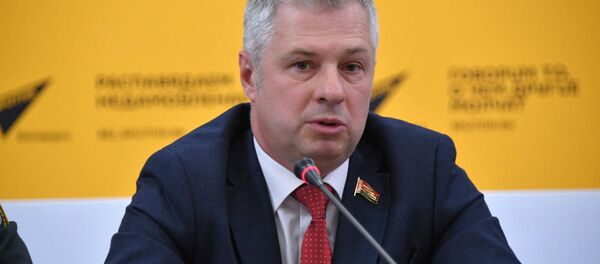 Председатель Постоянной комиссии по промышленности, топливно-энергетическому комплексу, транспорту и связи Палаты представителей Национального собрания Андрей Рыбак Председатель Постоянной комиссии по промышленности, топливно-энергетическому комплексу, транспорту и связи Палаты представителей Национального собрания Андрей Рыбак - Sputnik Беларусь